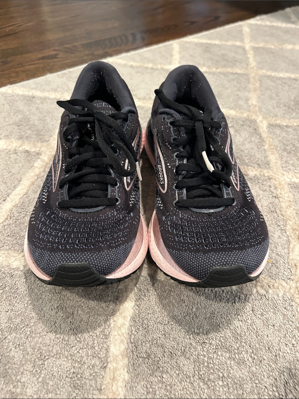 Brooks Women's Black and Pink Athletic Running Sneakers